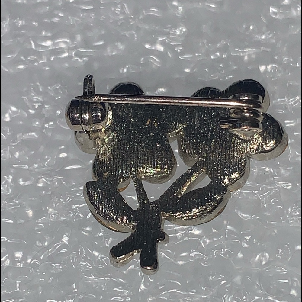 Beautiful & Dainty Rhinestone Floral Brooch Pin - Picture 13 of 16
